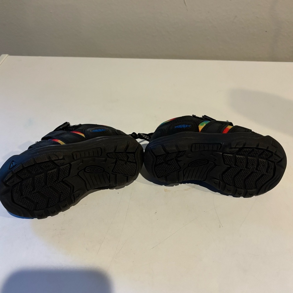 Keen Kids Shoes - Black with Rainbow Accents - Picture 5 of 7